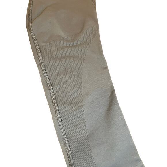 Lululemon Zone In Tight in Dark Slate Cropped Compression Leggings / Yoga Tights - Picture 9 of 10